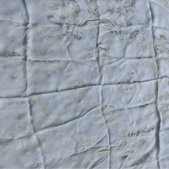 Table Cloth - Picture 3 of 5